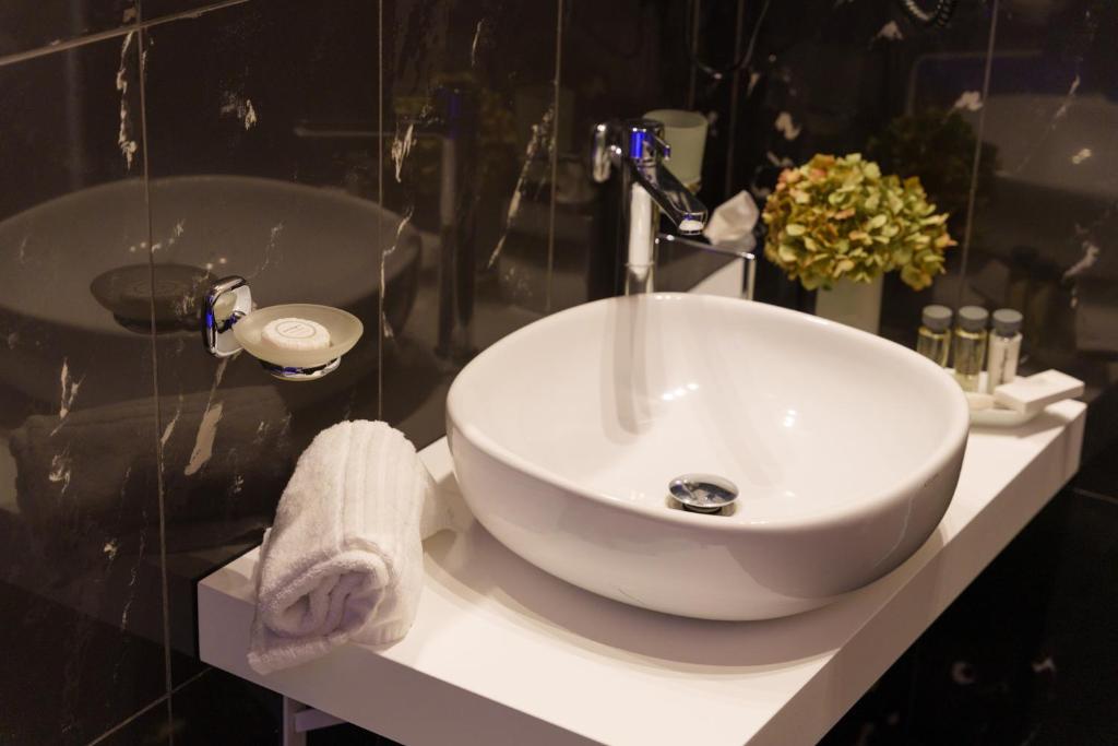 The Place 217 - Resim 29