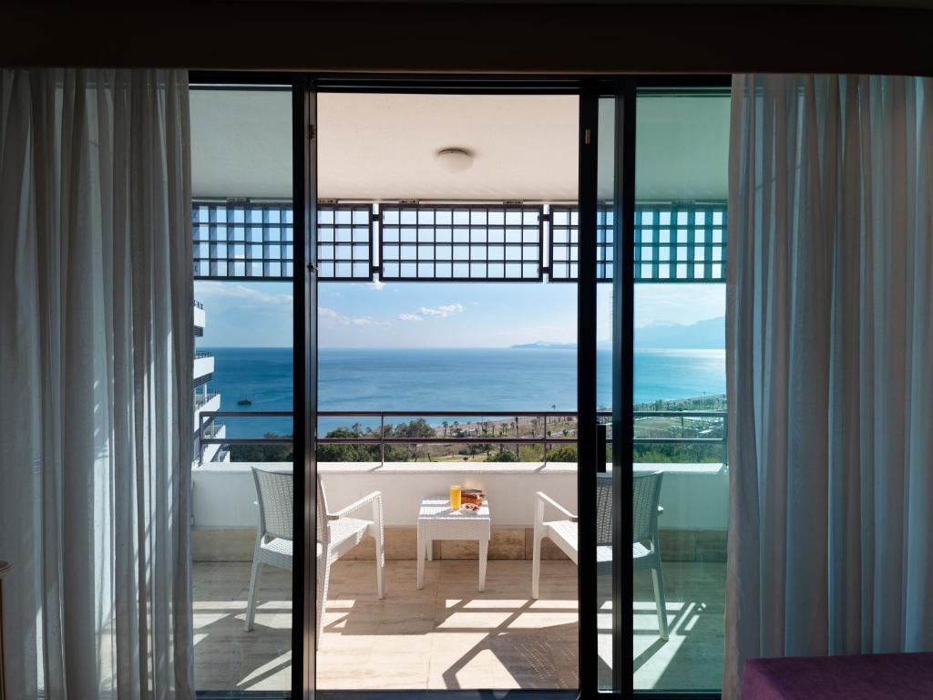 Rixos Downtown Antalya - The Land Of Legends Access - Habitación Estándar Cama King Con Vista Al Mar Panorámica