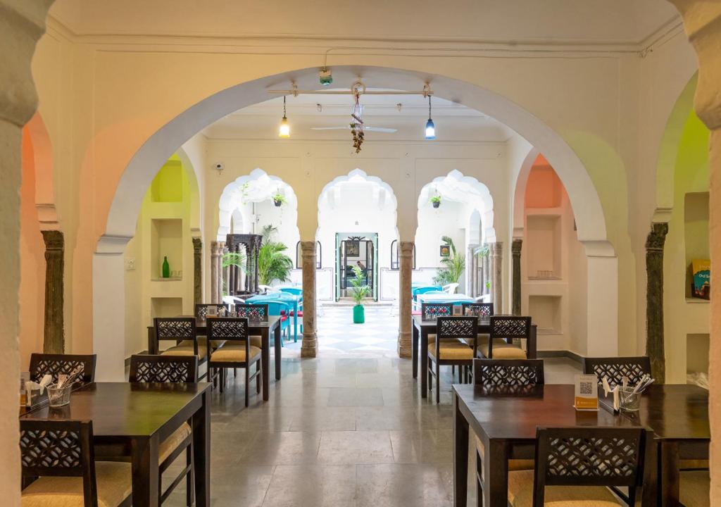 Restaurace v ubytování Bloom Boutique - Chelon Haveli