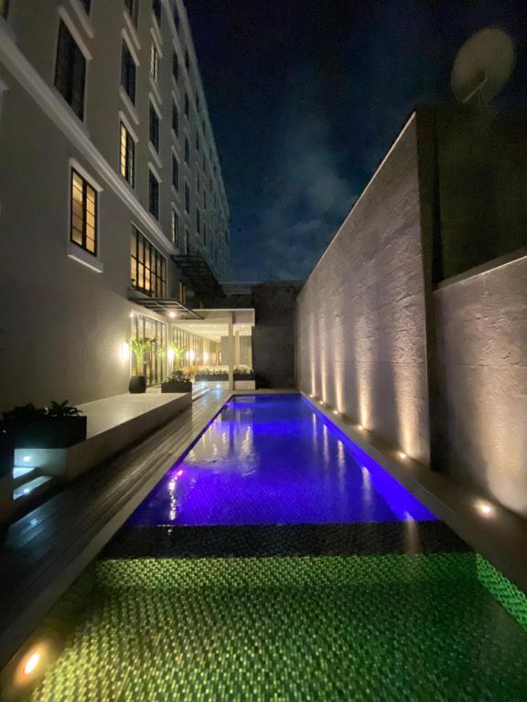 Bazén v ubytování Maia Hotel Jakarta nebo v jeho okolí