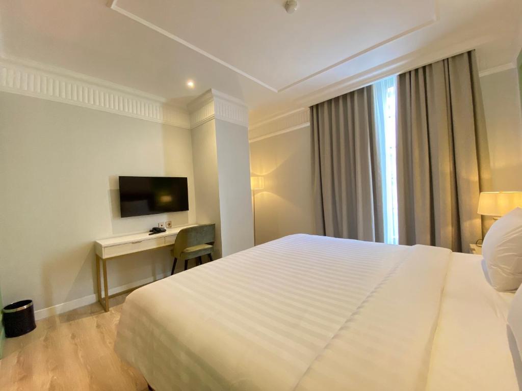 TV a/nebo společenská místnost v ubytování Maia Hotel Jakarta