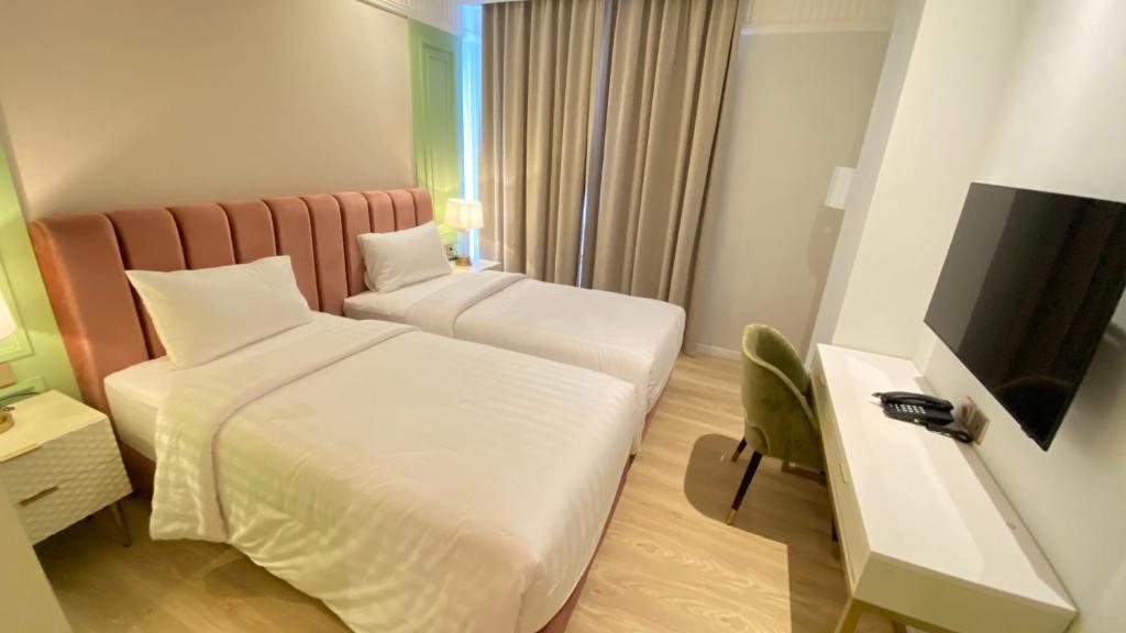 TV a/nebo společenská místnost v ubytování Maia Hotel Jakarta