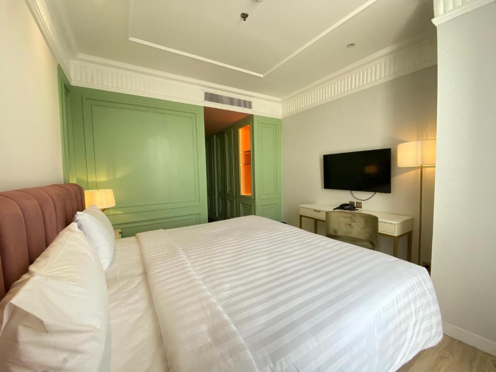 TV a/nebo společenská místnost v ubytování Maia Hotel Jakarta