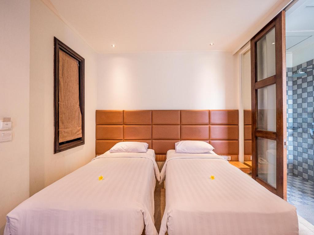 Postel nebo postele na pokoji v ubytování Alron Hotel Kuta