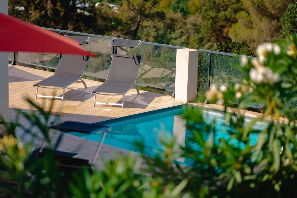 Bazén v ubytování Villa à l'entrée de Porticcio - Piscine - Vue dégagée nebo v jeho okolí