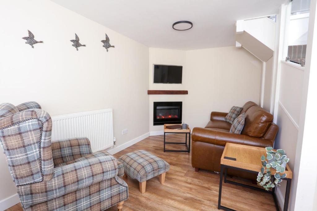 Broom Hall Inn - 