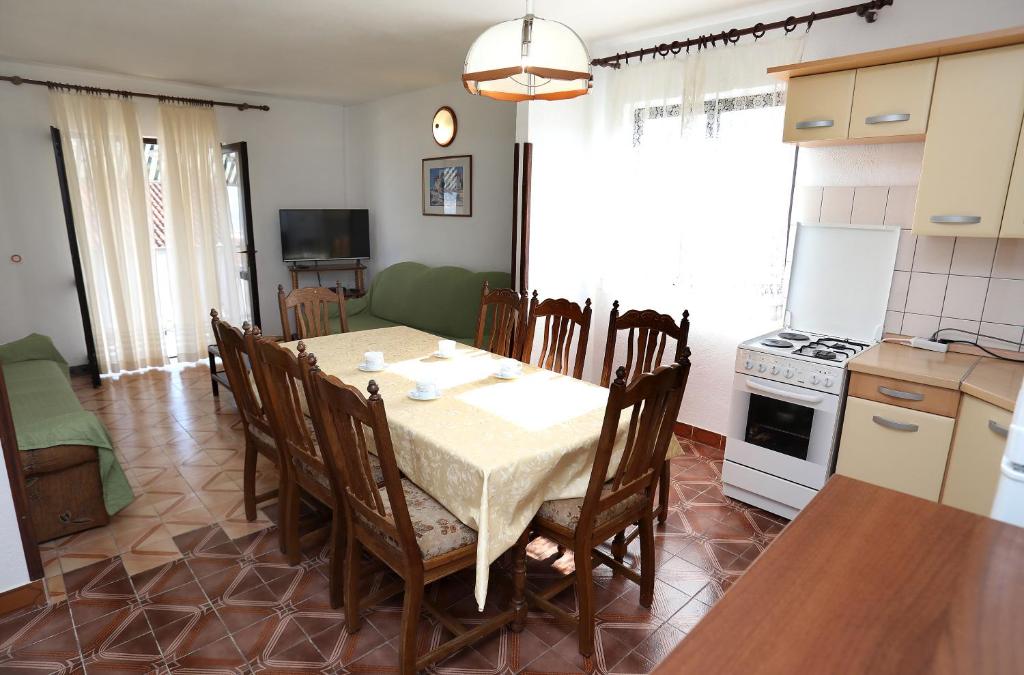 Kuchyňa alebo kuchynka v ubytovaní Apartman Karaga