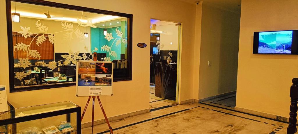TV a/nebo společenská místnost v ubytování Hotel Dewa Retreat- A Himalayan Boutique Hotel