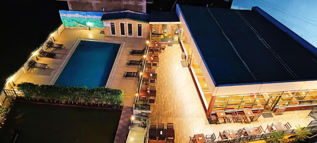 Bazén v ubytování Hotel Dewa Retreat- A Himalayan Boutique Hotel nebo v jeho okolí