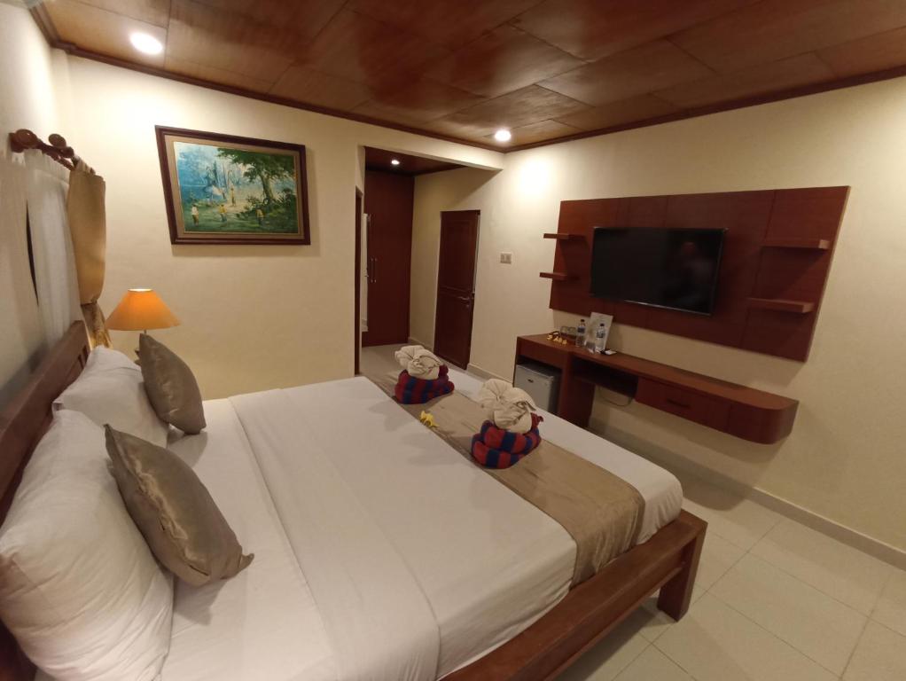 Postel nebo postele na pokoji v ubytování Kusnadi Hotel