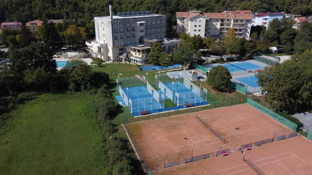 Tenis a/nebo squash v ubytování Hotiday Room Collection - Fiuggi nebo okolí