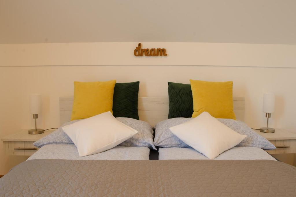 Posteľ alebo postele v izbe v ubytovaní Eliza 1 Birdland Golf Apartman