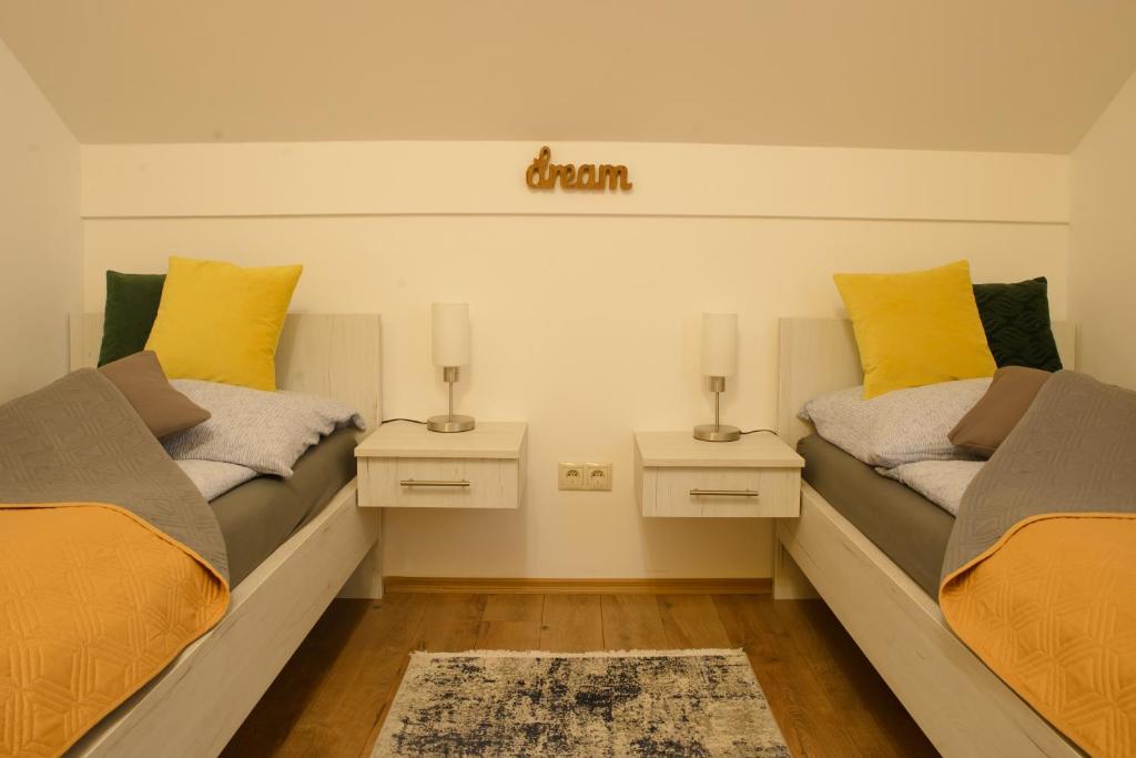 Posteľ alebo postele v izbe v ubytovaní Eliza 1 Birdland Golf Apartman