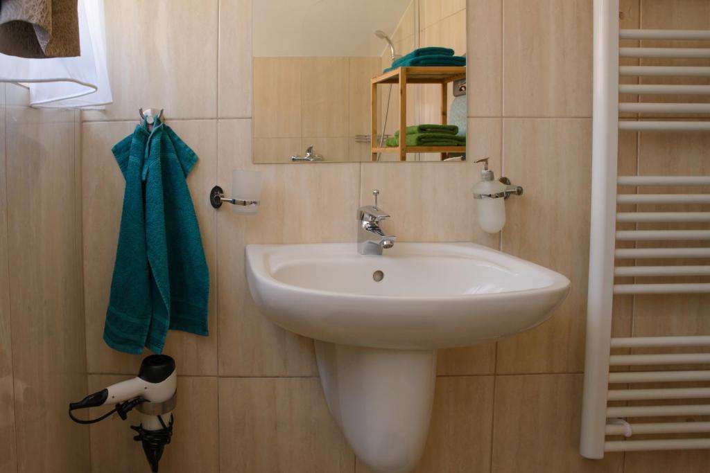 Kúpeľňa v ubytovaní Eliza 1 Birdland Golf Apartman