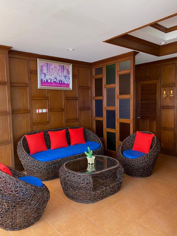 Posezení v ubytování Baan Sudarat Hotel