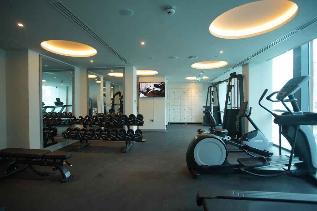 Fitness centrum a/nebo fitness zařízení v ubytování C - Hotel and Suites Doha