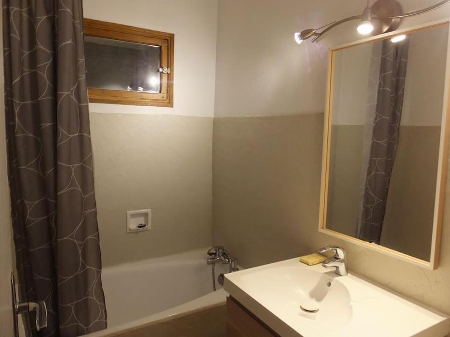 Kúpeľňa v ubytovaní Appartement T4 cosy et familial en bord de pistes