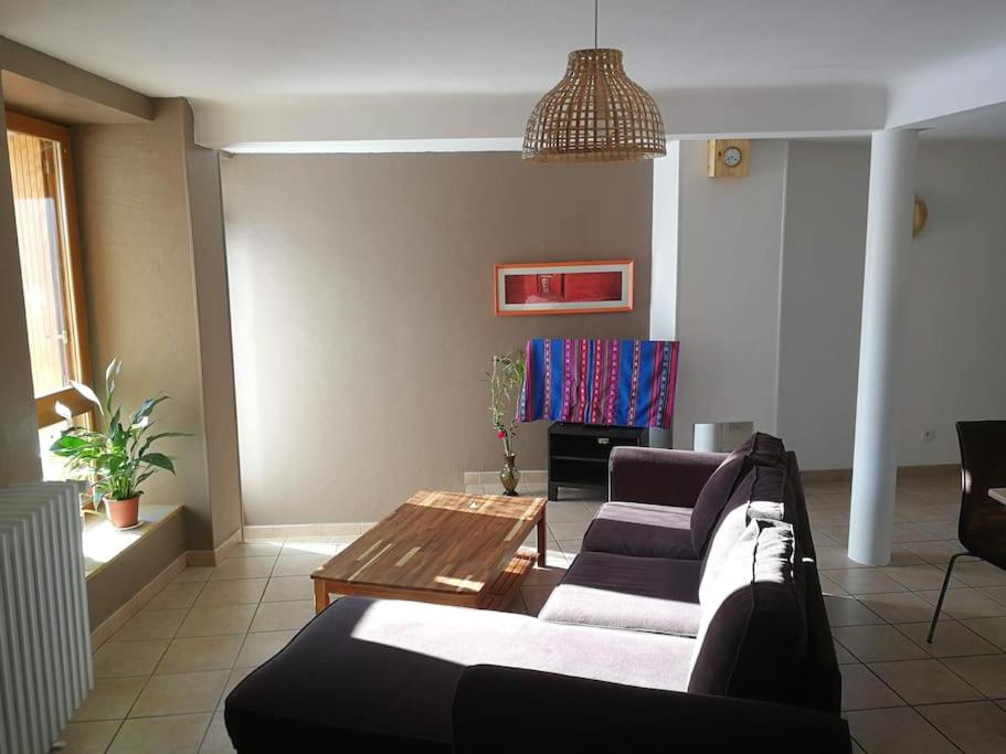 Posedenie v ubytovaní Appartement T4 cosy et familial en bord de pistes