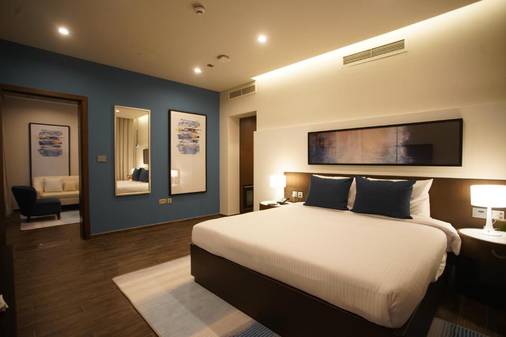 Postel nebo postele na pokoji v ubytování C - Hotel and Suites Doha
