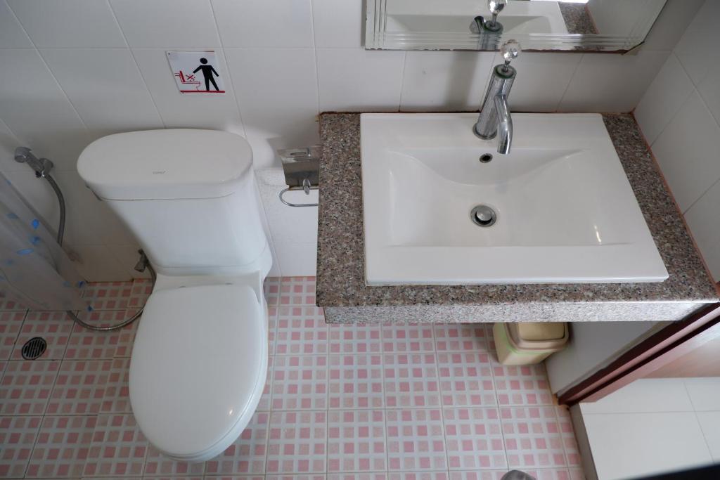 Kata Beachwalk Hotel and Bungalows - Resim 38