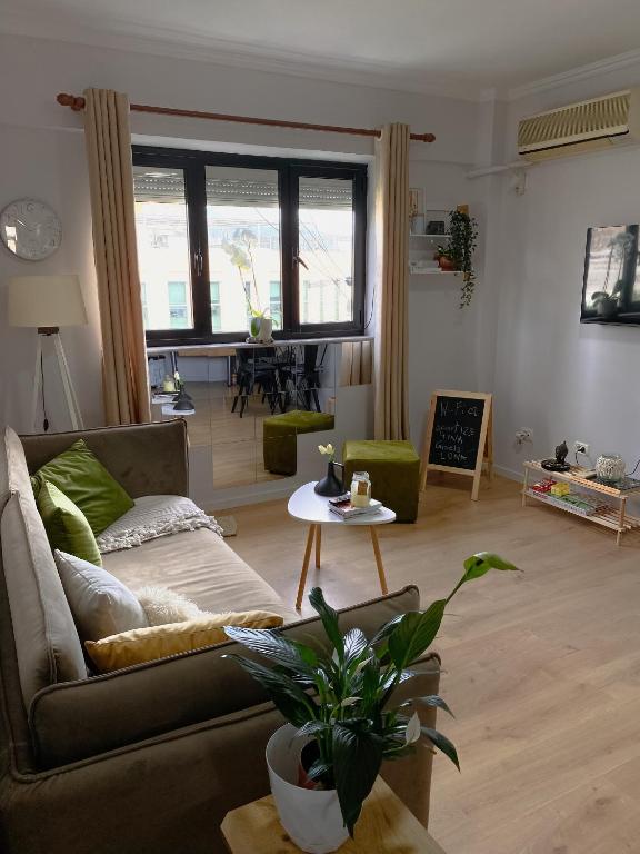 Entire serviced apartment with a beautiful view - Image 5
