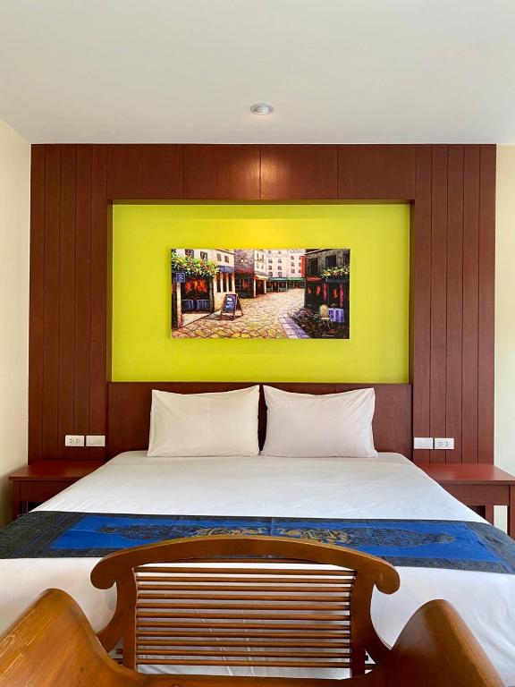 Postel nebo postele na pokoji v ubytování Baan Sudarat Hotel