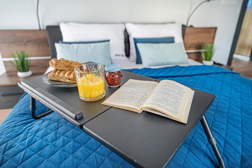 Posteľ alebo postele v izbe v ubytovaní Apartament w Cieplicach Double Relax
