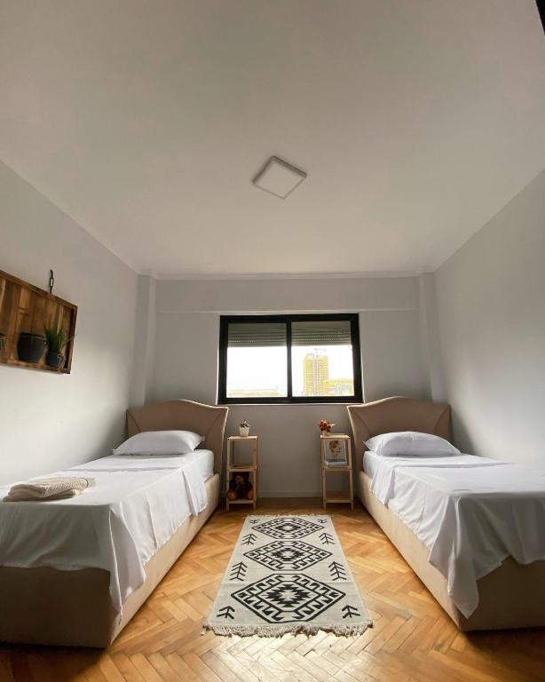 Entire serviced apartment with a beautiful view - Image 7