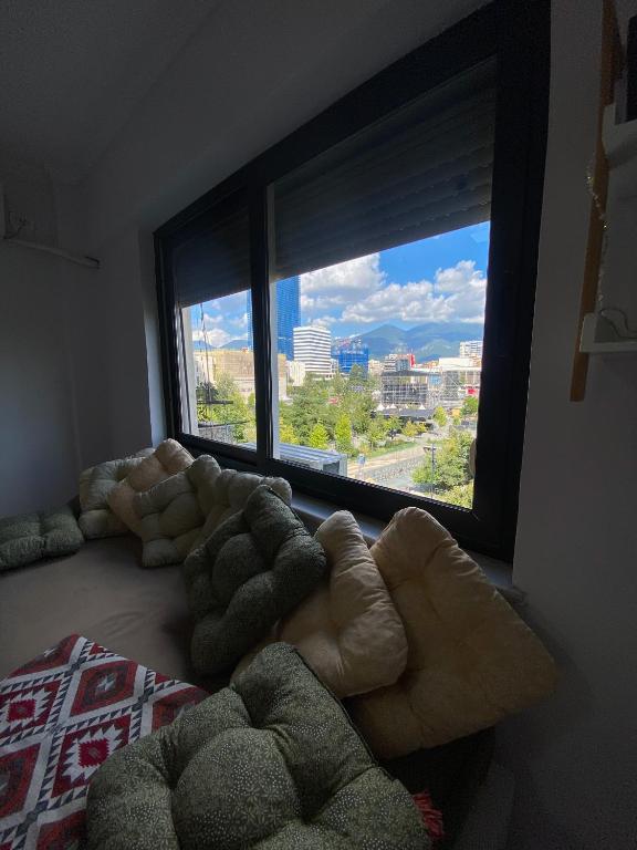 Entire serviced apartment with a beautiful view - Image 2