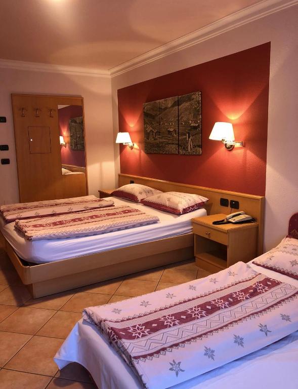 Postel nebo postele na pokoji v ubytování Hotel Garni Rin Da Rin