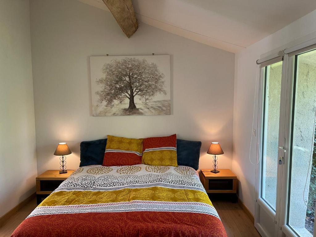 Posteľ alebo postele v izbe v ubytovaní Pézenas Cottage avec terrasse et jardin 1 chambre et 1 mezzanine au coeur d'un domaine avec 2 piscines