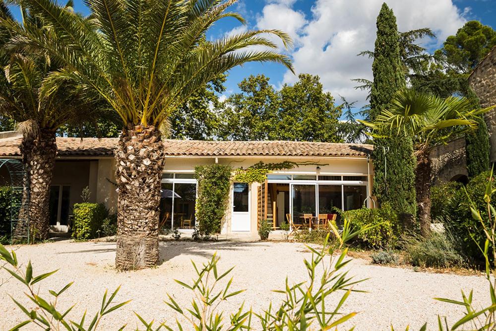 Vonkajšia záhrada v ubytovaní Pézenas Cottage avec terrasse et jardin 1 chambre et 1 mezzanine au coeur d'un domaine avec 2 piscines