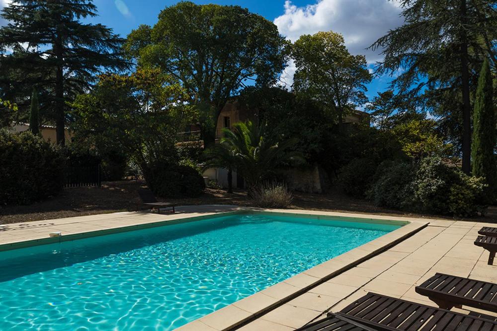 Bazén v ubytovaní Pézenas Cottage avec terrasse et jardin 1 chambre et 1 mezzanine au coeur d'un domaine avec 2 piscines alebo v jeho blízkosti