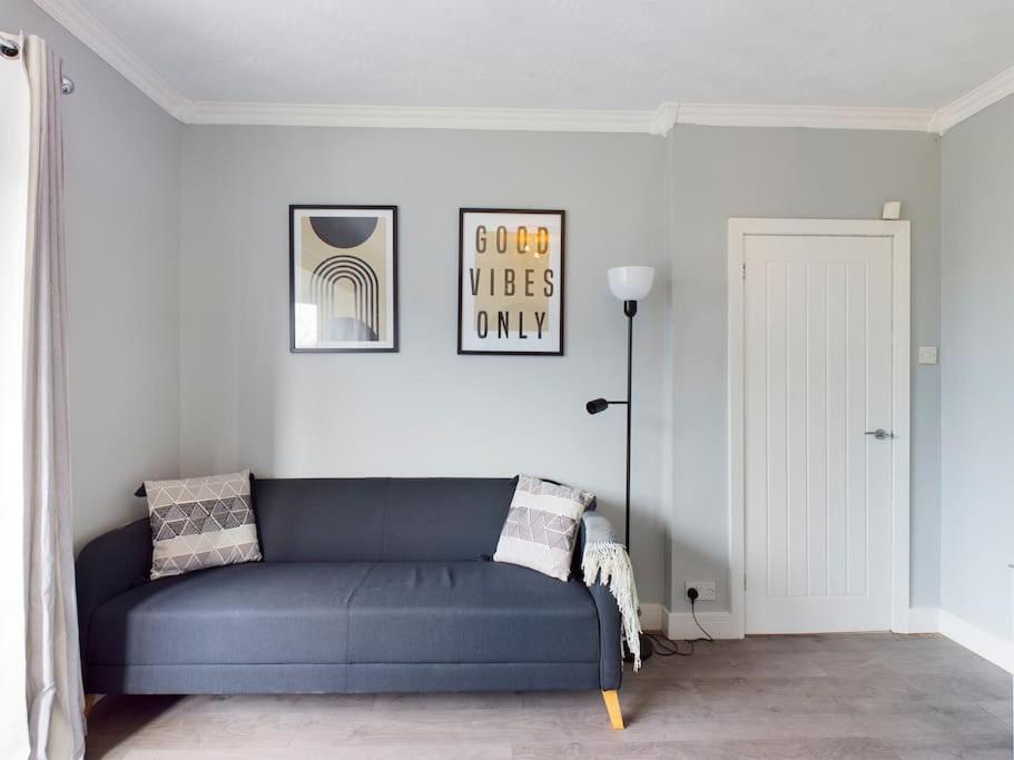 Stunning Family Home with Comfortable Surroundings by Our Home Short Stays ideally situated within Greater Manchester - Three-Bedroom Apartment