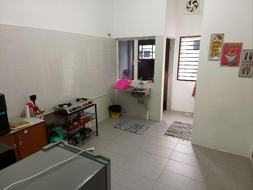 Kuchyň nebo kuchyňský kout v ubytování Homestay Jerantut Sincerelyat