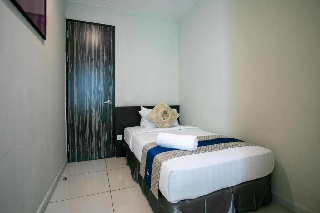 Postel nebo postele na pokoji v ubytování Sky Hotel
