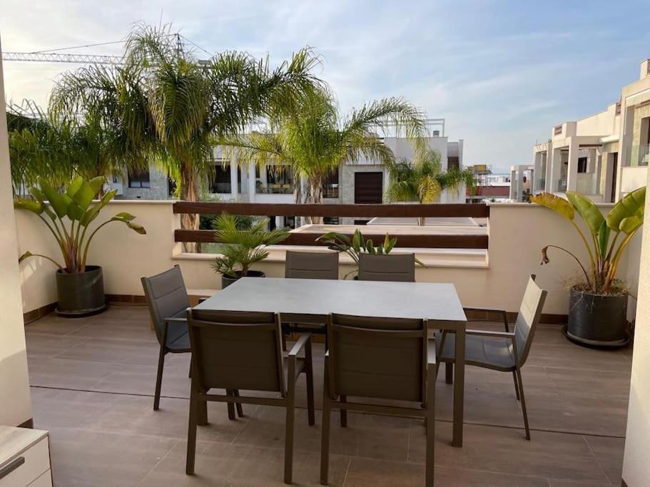 Exklusiver Bungalow mit Pool, Torrevieja – Bijgewerkte ...