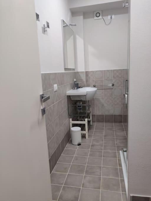 A bathroom at Appartamento mare e pineta