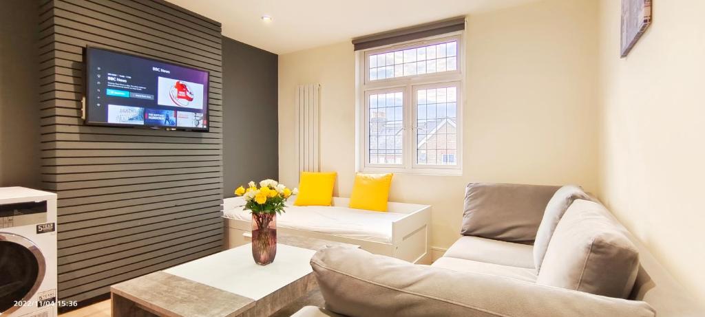 a living room with a couch and a tv at First floor Flat 1 Northwood in London