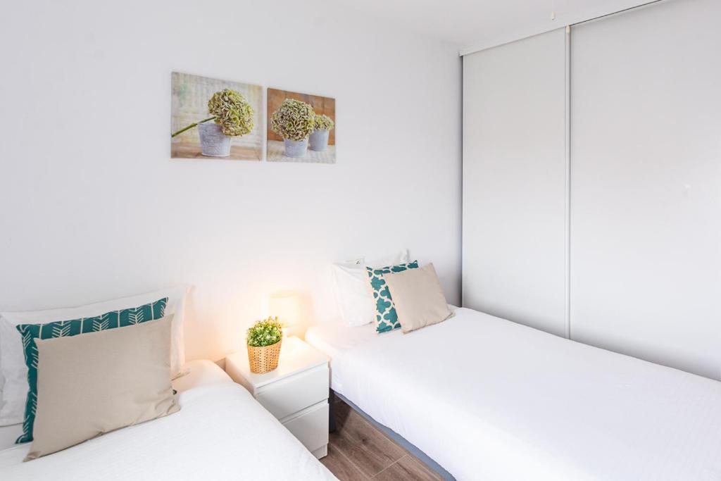 Postel nebo postele na pokoji v ubytování Andaluz Apartments - Laguna Beach