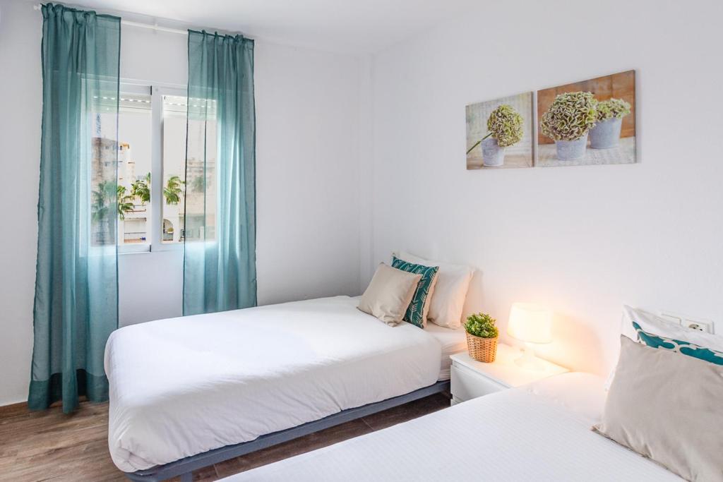 Postel nebo postele na pokoji v ubytování Andaluz Apartments - Laguna Beach