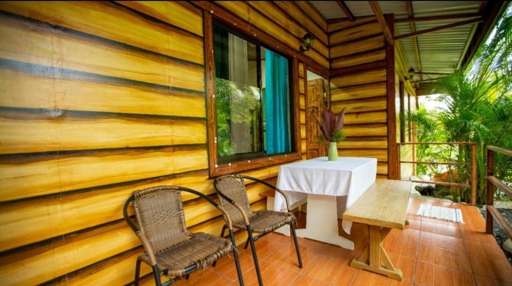 Cabañas Río Escondido en La Fortuna - Familienzimmer Mit Bergblick