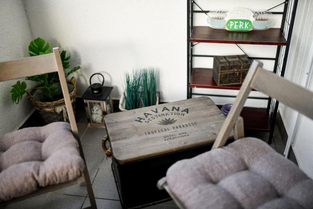 Posedenie v ubytovaní Lea Boutique Apartment