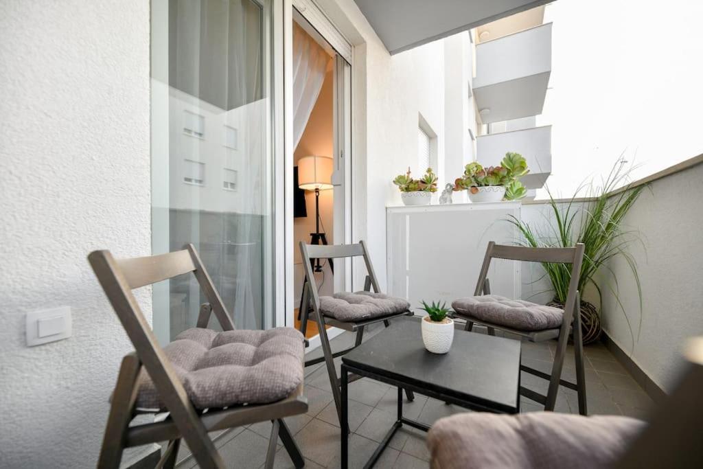 Posedenie v ubytovaní Lea Boutique Apartment