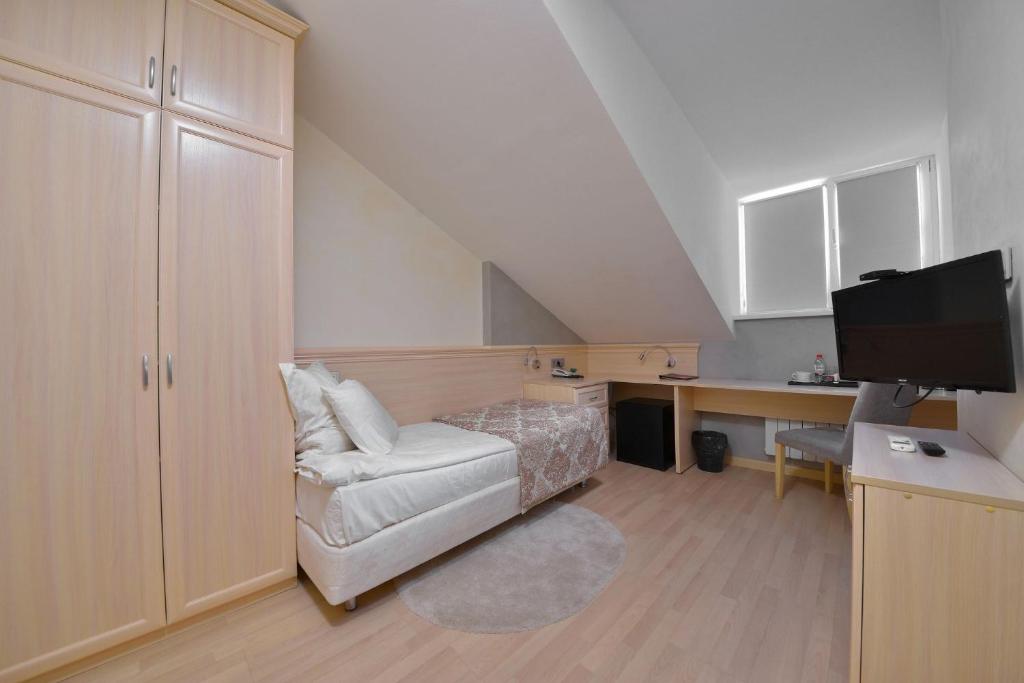 Rachmaninoff Hotel - Habitación Individual Estándar Con Aire Acondicionado