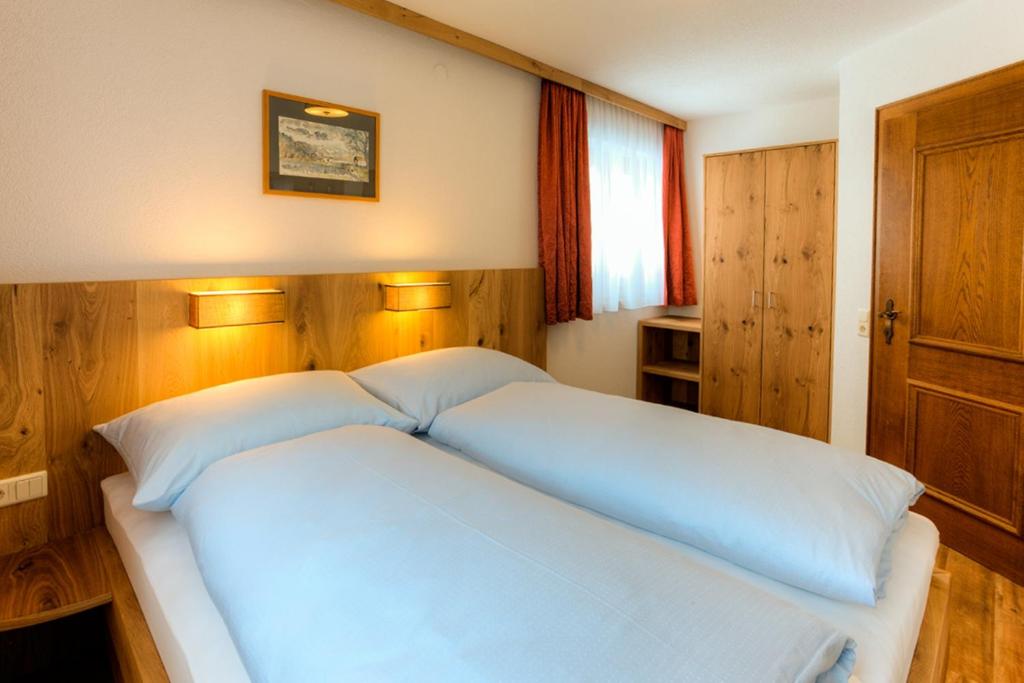 A bed or beds in a room at Haus Bickel