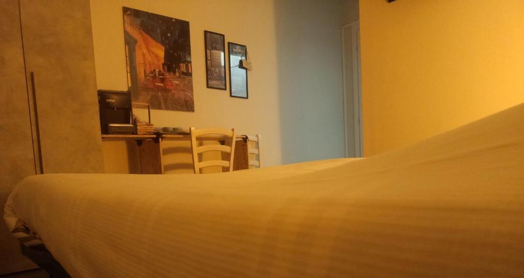Postel nebo postele na pokoji v ubytování LE MURA Foresteria