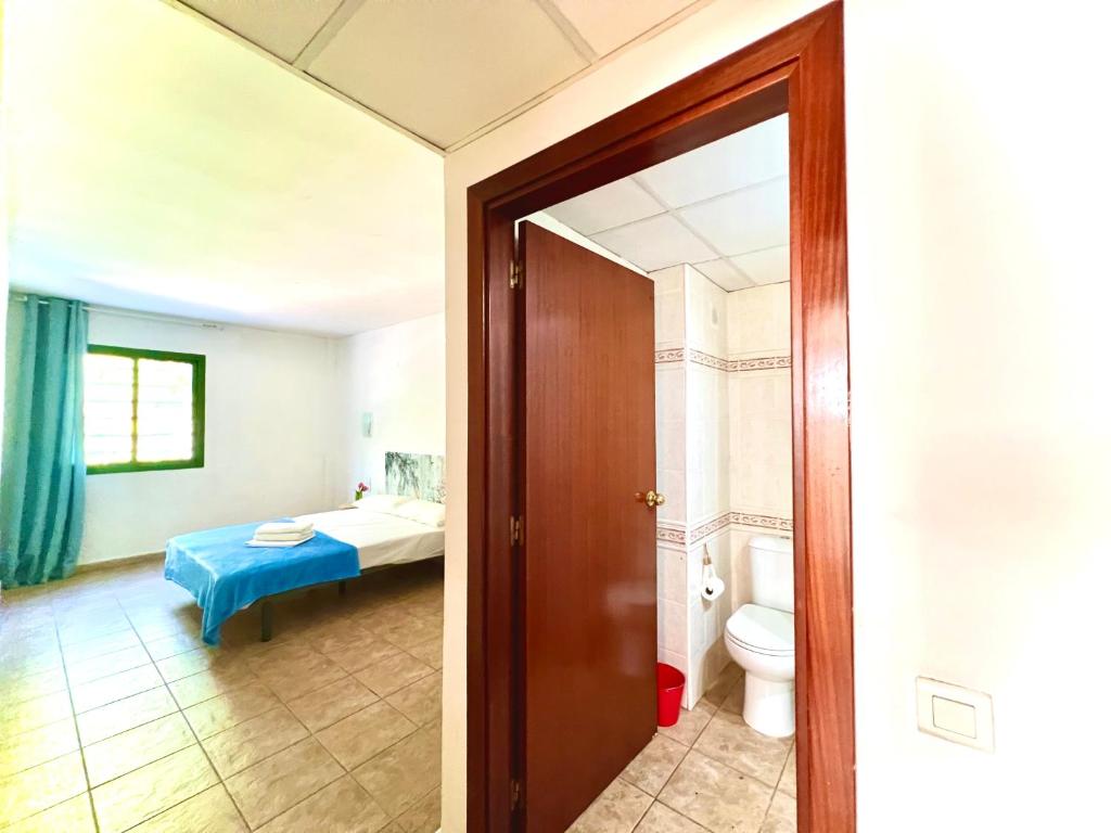 A bed or beds in a room at Apartamento para 6 a 5 min Port Aventura en Hotel Festival Village