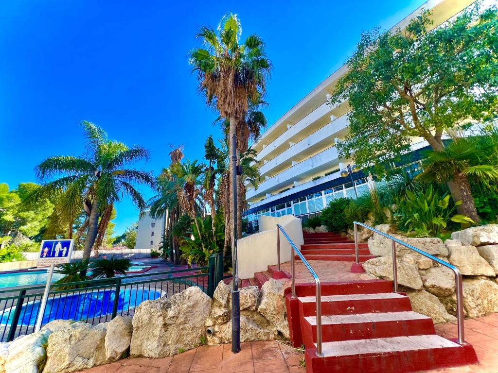 The swimming pool at or close to Apartamento para 6 a 5 min Port Aventura en Hotel Festival Village