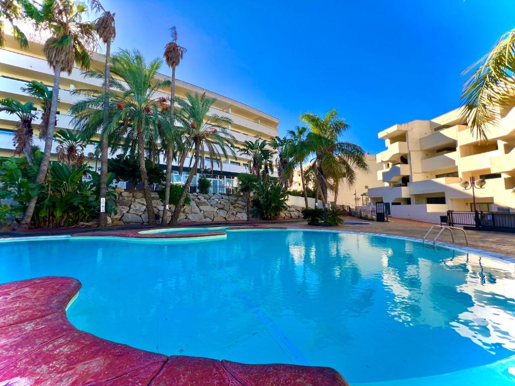 The swimming pool at or close to Apartamento para 6 a 5 min Port Aventura en Hotel Festival Village